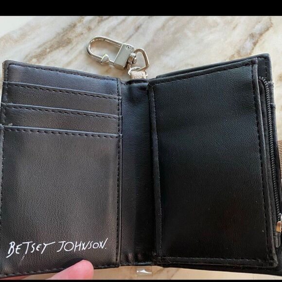 Betsey Johnson Heart XO Wallet Credit Card Case with Key Ring Faux Leather Beige - Picture 3 of 11